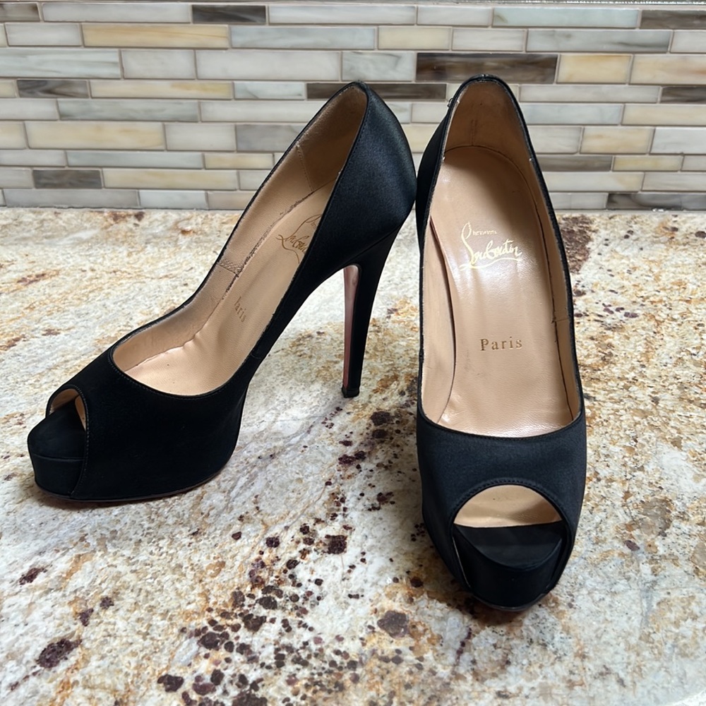 Christian Louboutin Satin Very Prive Sz. 37
